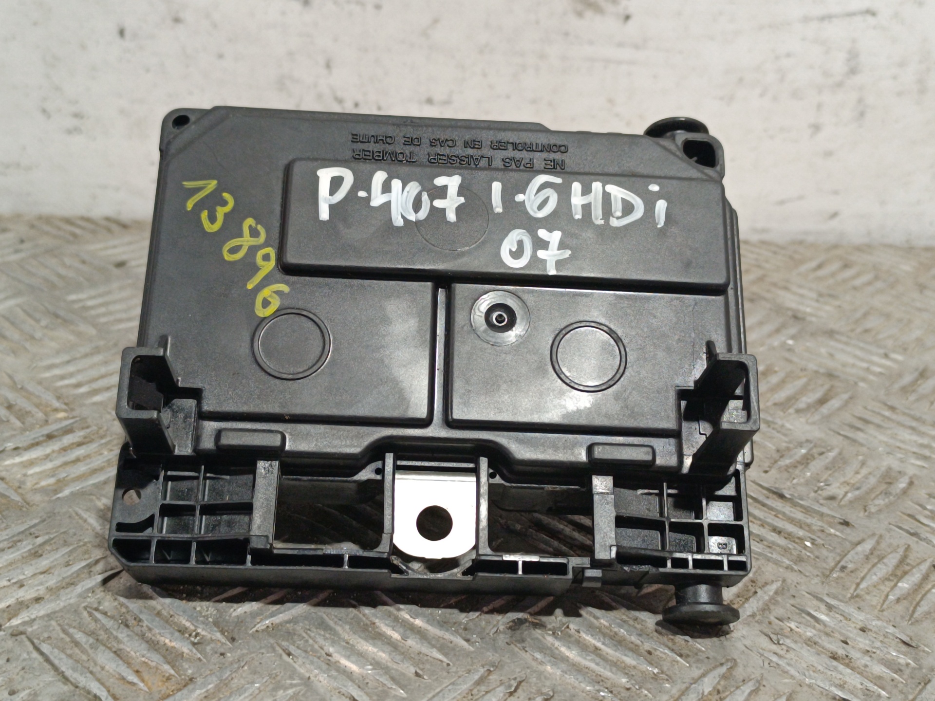 PEUGEOT 407 1 generation (2004-2010) Fuse Box S118983002Q 22847800