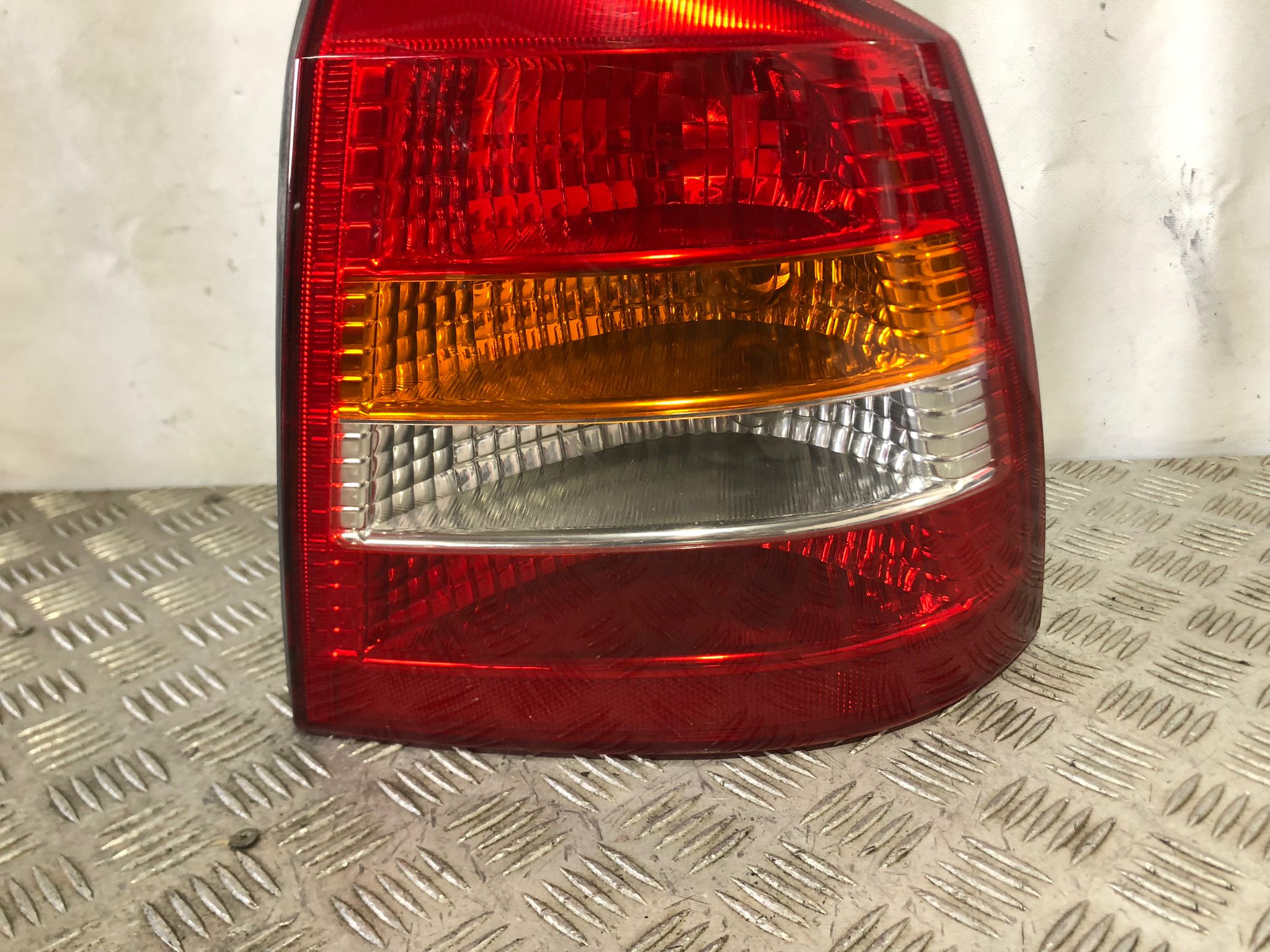 Piloto trasero izquierdo 90521542 de Opel Astra g classic (t98) 2004-2006 - pieza usada