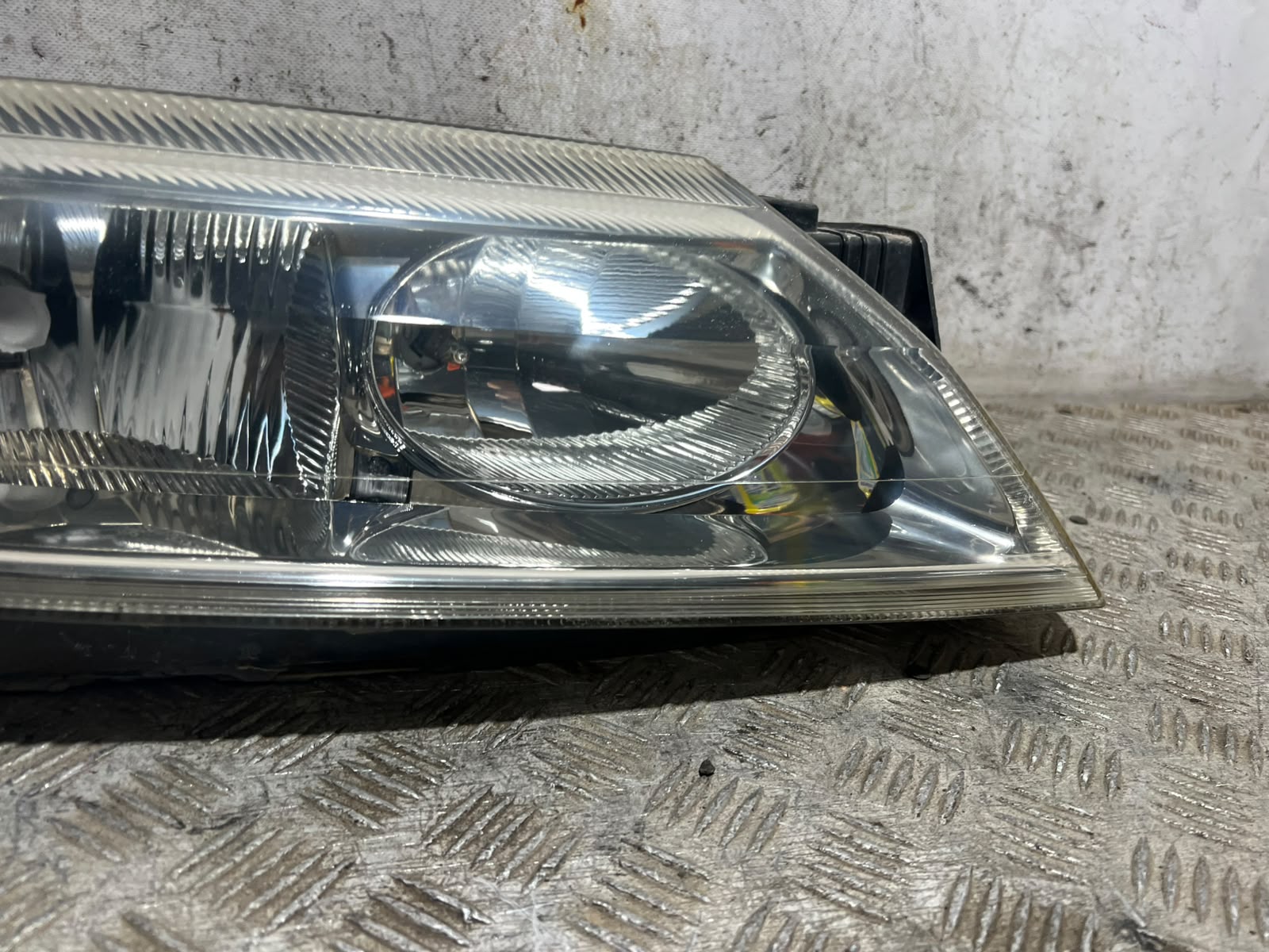 Headlamp rh 8200002847 de Renault Laguna ii 2001-2007 - pieza usada