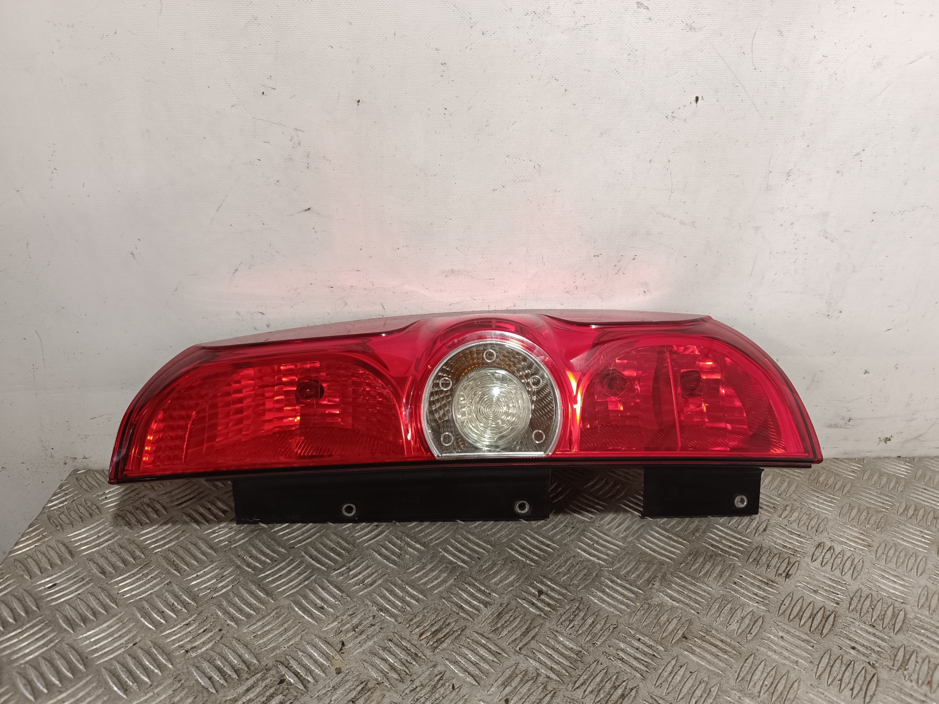 Rear lamp rh 00518106730 de Fiat Doblo limusina (263_) 2010-2014 - pieza usada