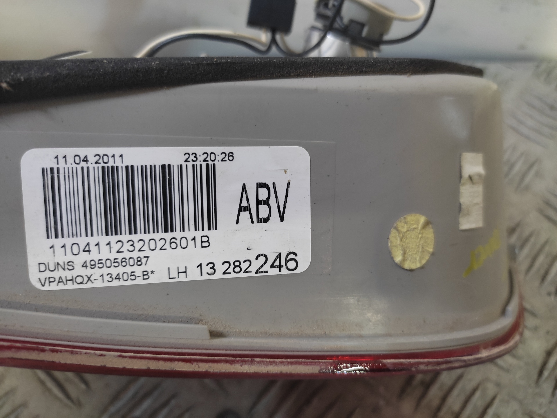 Piloto trasero izquierdo interior 13282246 de Opel Astra 2010-2011 - pieza usada