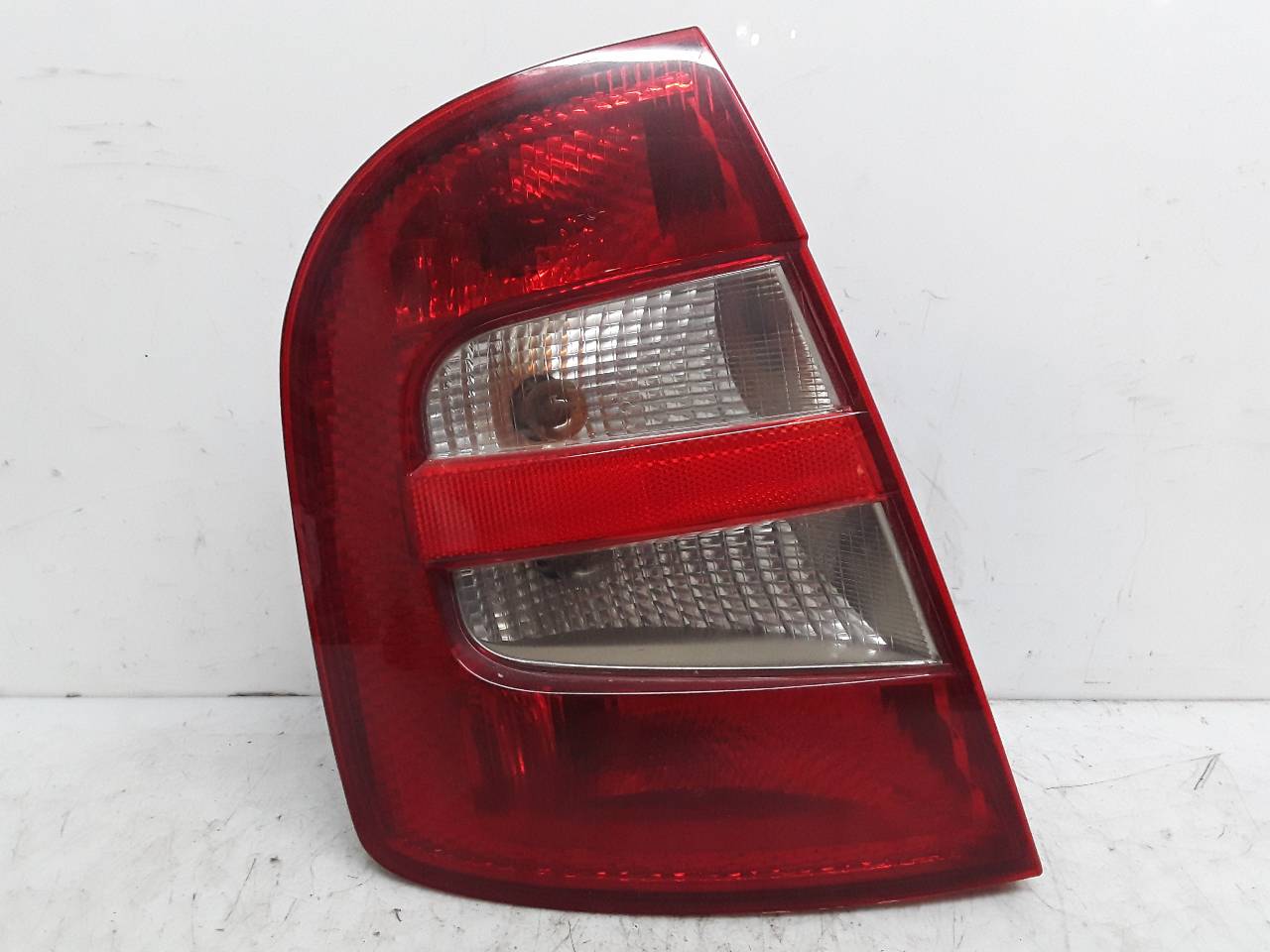 SKODA Fabia 6Y (1999-2007) Rear Left Taillight 6Y6945095 25959004