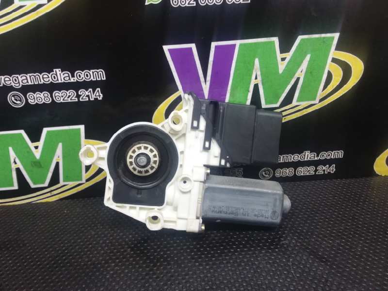 SEAT Leon 1 generation (1999-2005) Rear Right Door Window Control Motor F005S00050 18887062