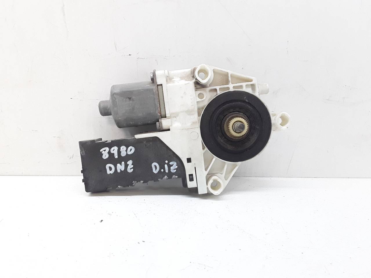 VAUXHALL 407 1 generation (2004-2010) Front Left Door Window Regulator Motor 9644893580 19148412