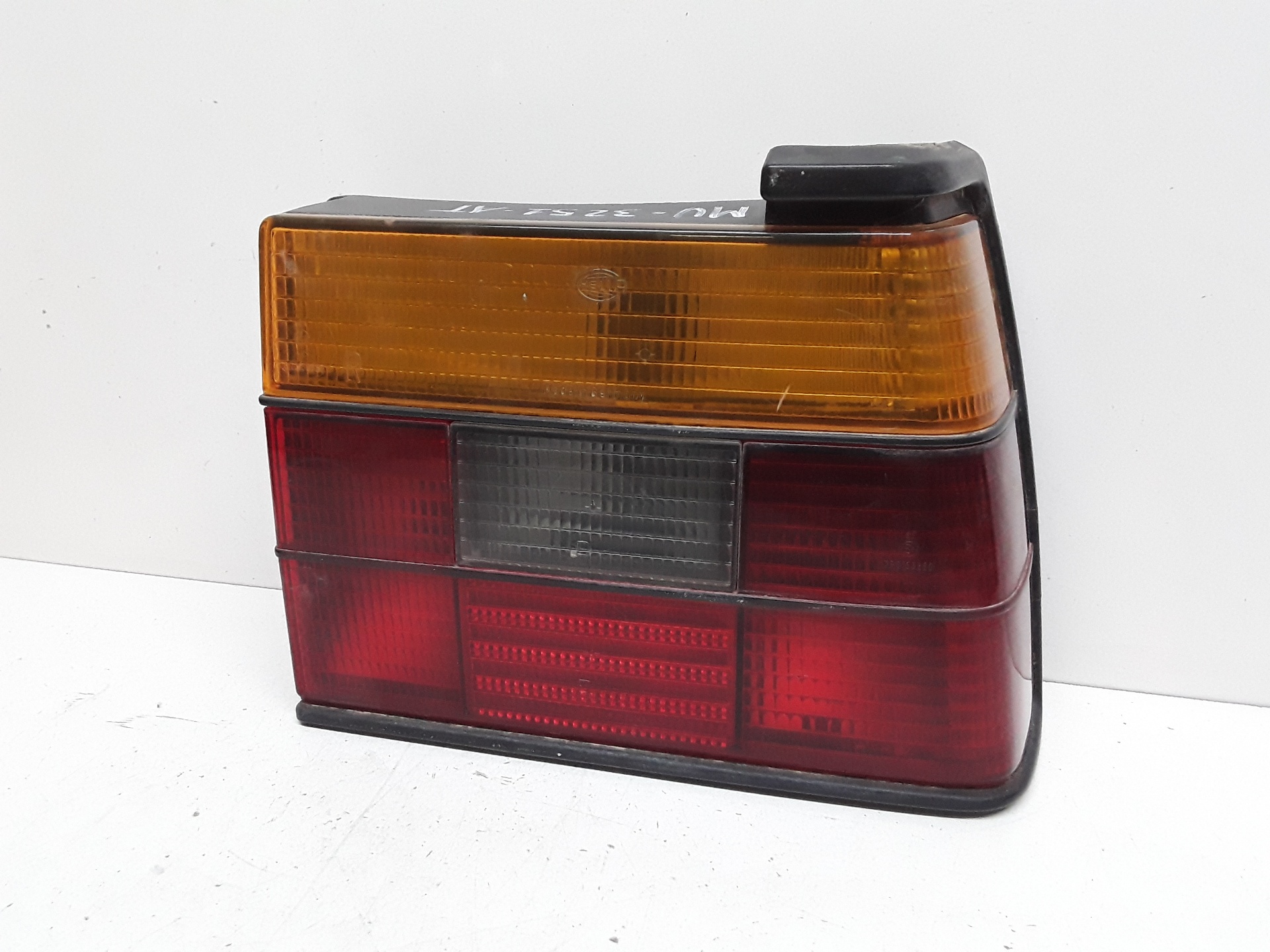 VOLKSWAGEN Rear Right Taillight Lamp 165945257 25613013