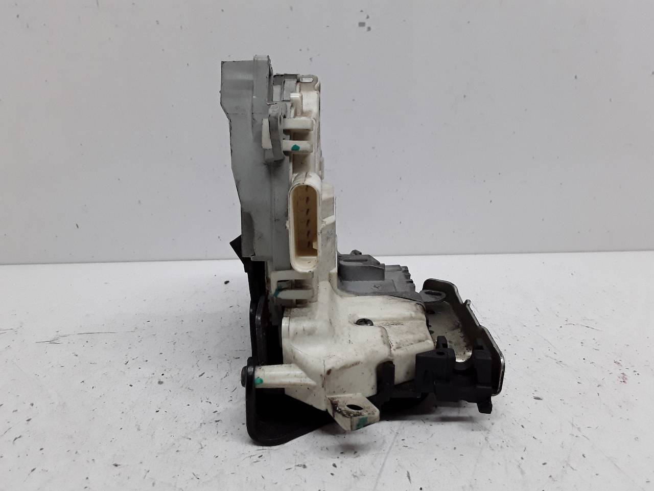 AUDI A6 C6/4F (2004-2011) Rear Left Door Lock 8K0839015C 19091447