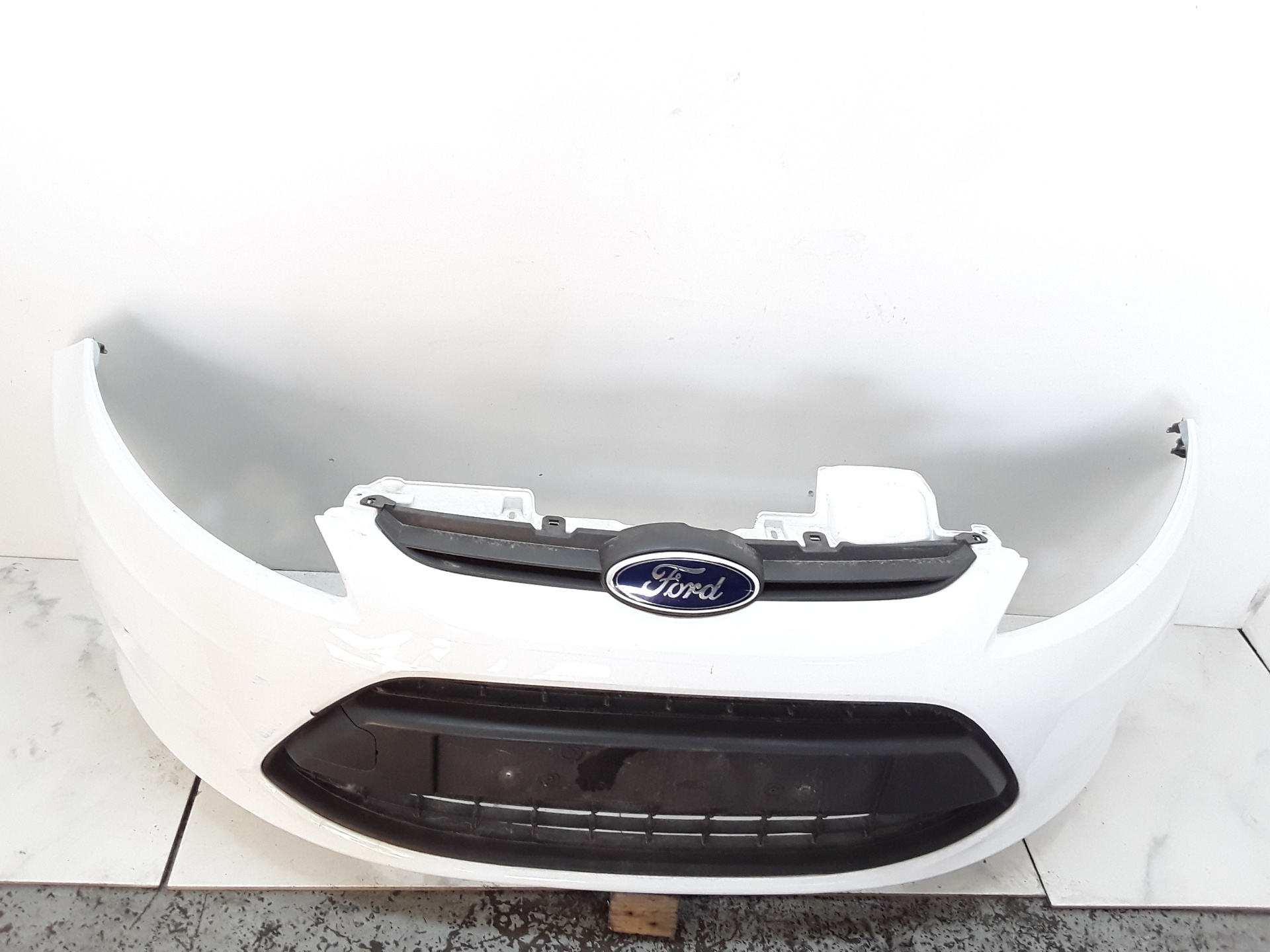 FORD Front Bumper 25613494