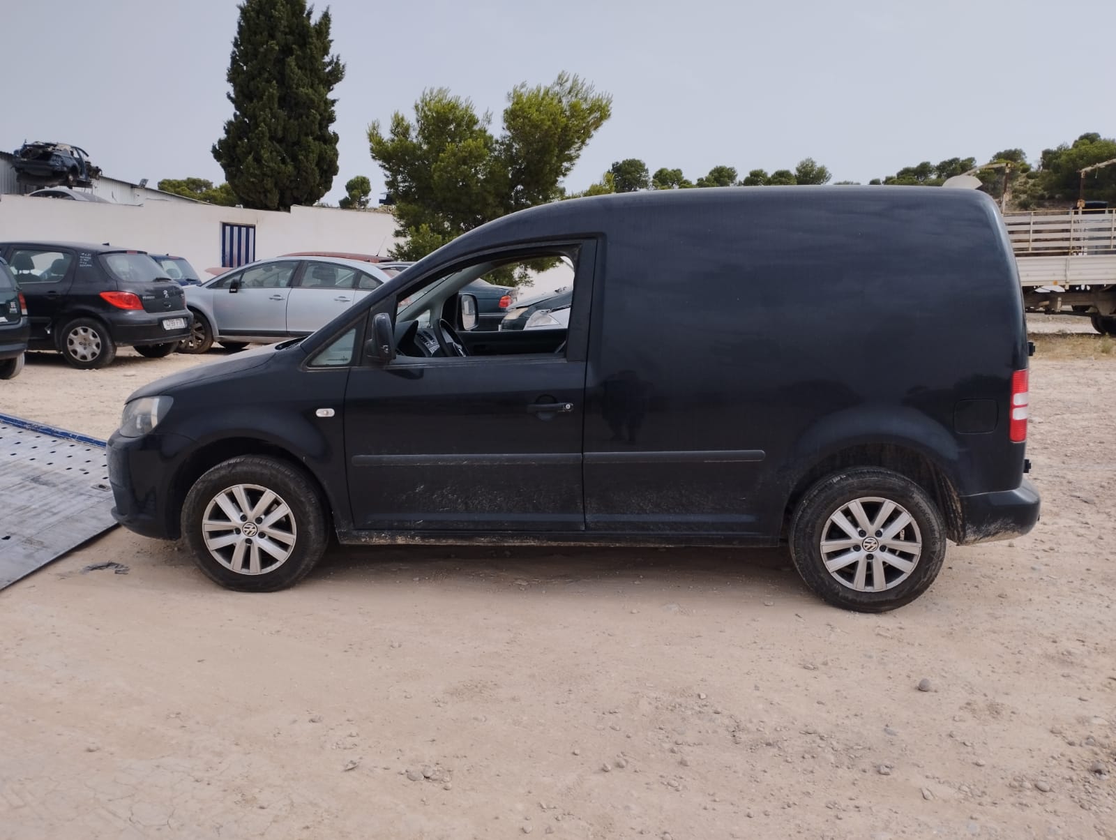 VOLKSWAGEN Caddy 3 generation (2004-2015) Levý držák světlometu 2K5807183 19085697