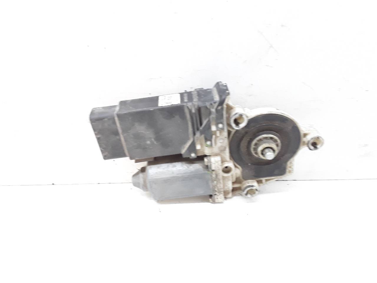 SEAT Cordoba 2 generation (1999-2009) Moteur de lève-vitre de porte avant gauche 7746002102 19153381