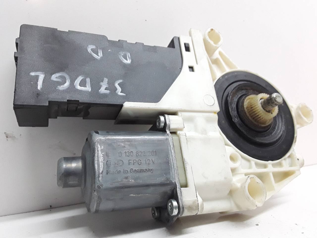 PEUGEOT 407 1 generation (2004-2010) Moteur de commande de vitre de porte avant droite 0130822201 19040951