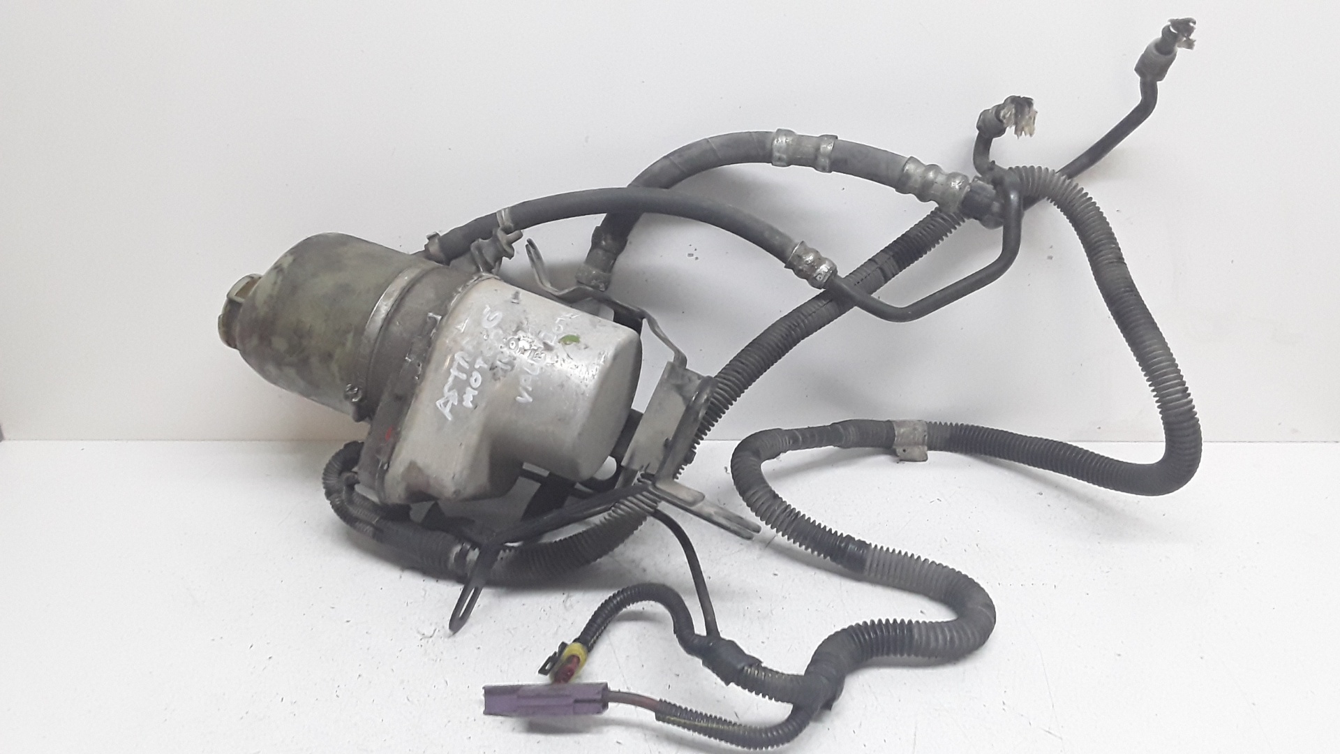 MAZDA 323 BA (1994-2000) Servostyrningspump 611330443EK 25622981