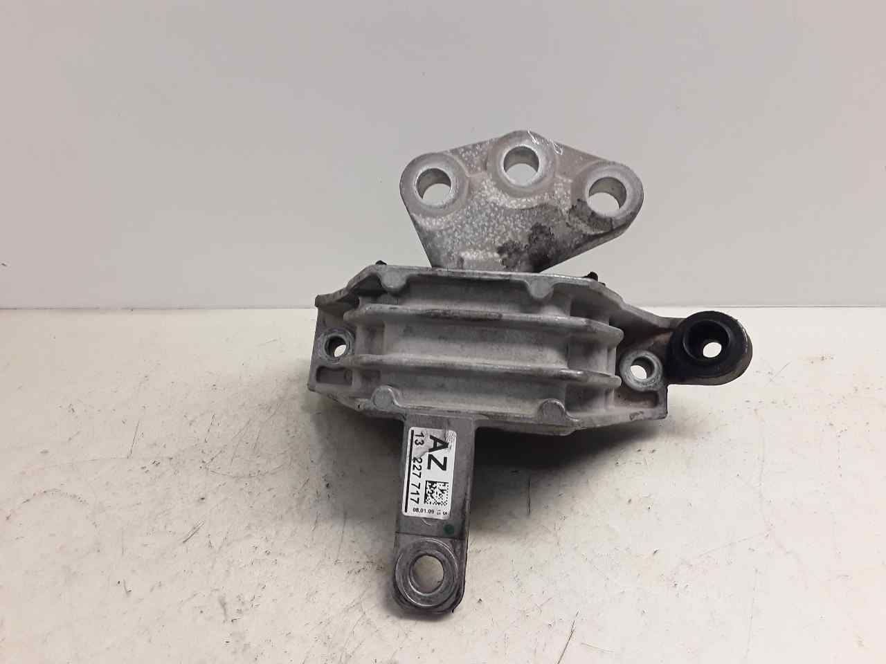 MERCEDES-BENZ A-Class W176 (2012-2018) Right Side Engine Mount 13227717 25606314