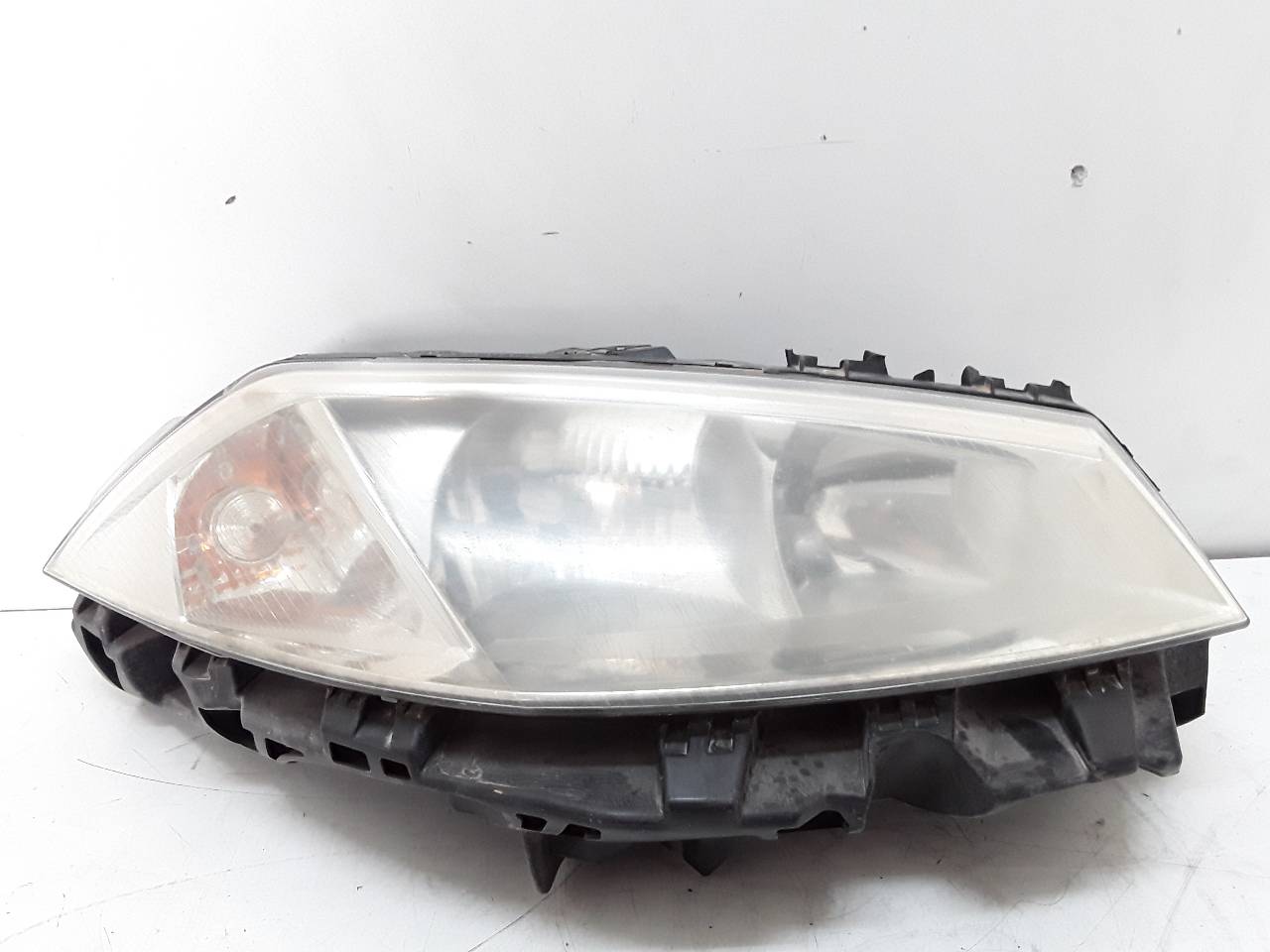 VAUXHALL Megane 2 generation (2002-2012) Фара передняя правая 8200073221J 19083642