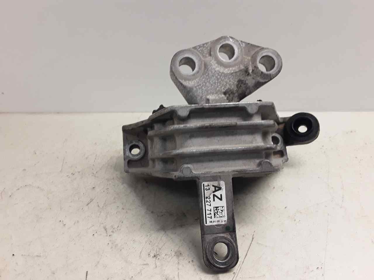 OPEL A-Class W176 (2012-2018) Pernă motor dreapta 13227717 25606314