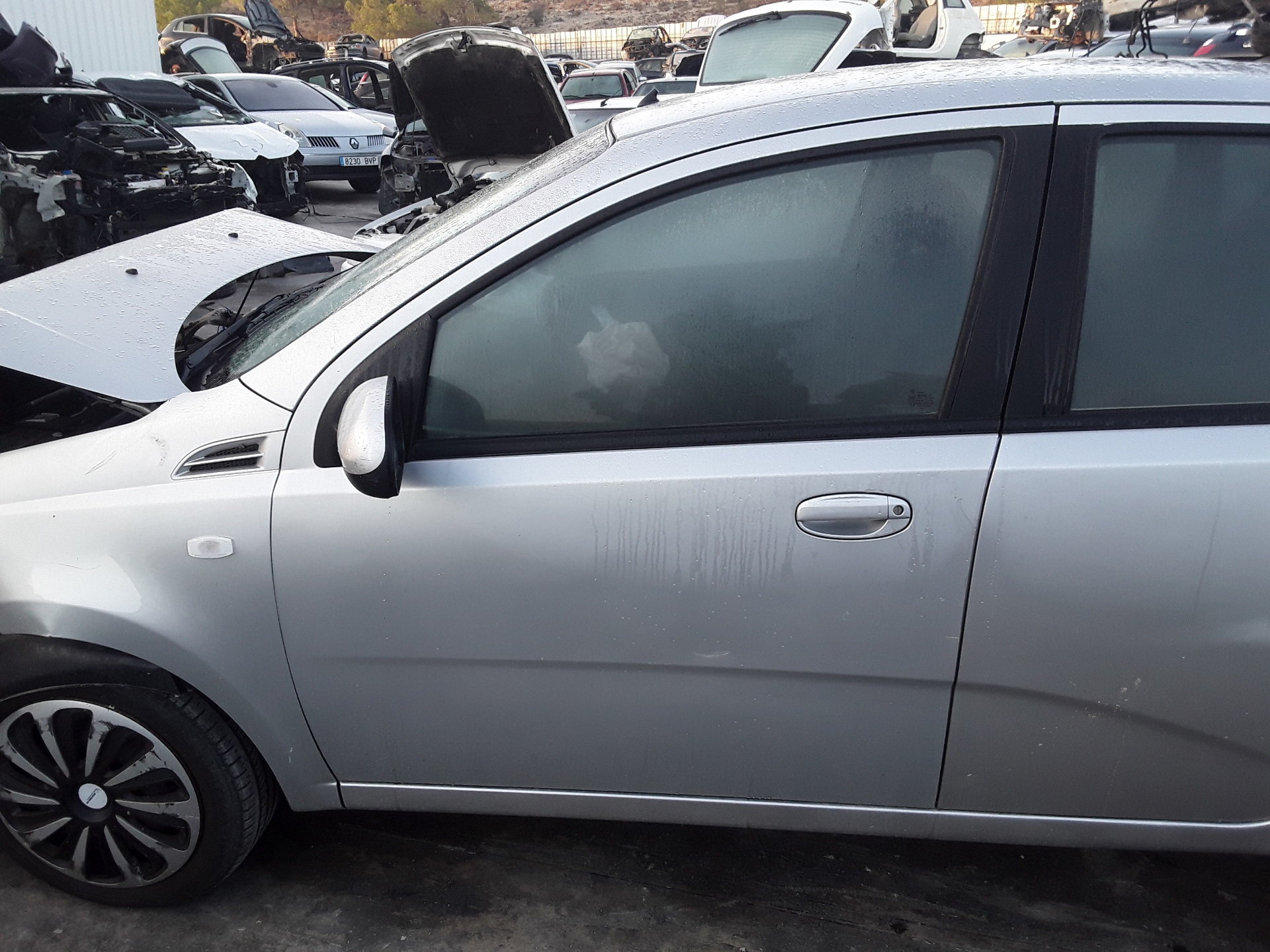 CHEVROLET Aveo T200 (2003-2012) Priekšējās kreisās durvis 96897589 25628610