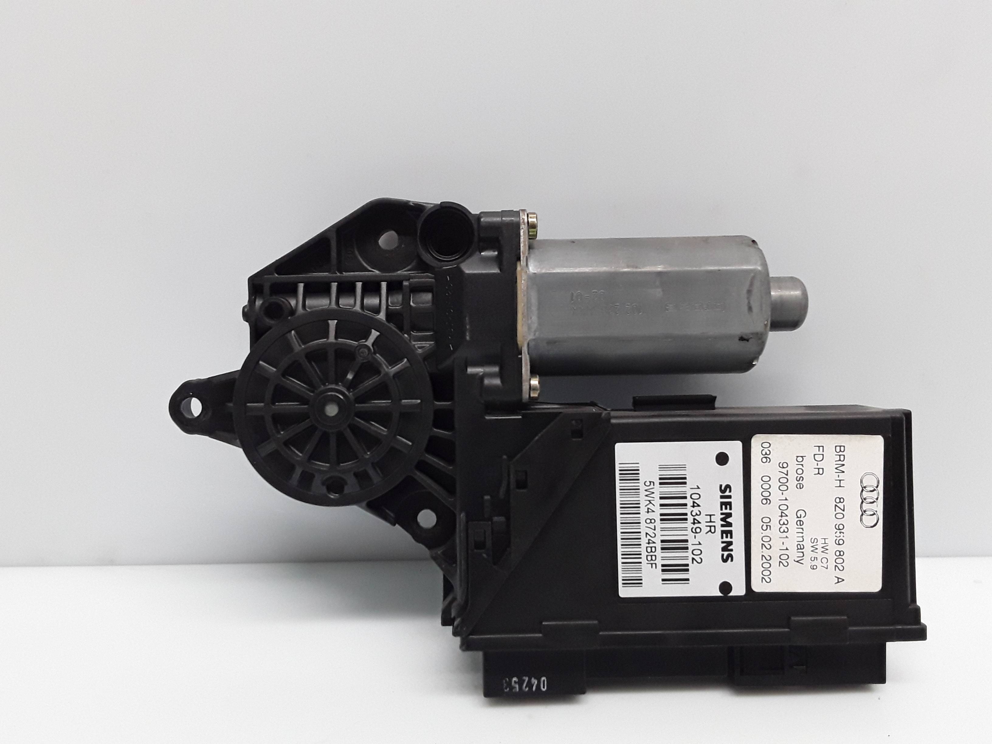 MAZDA 323 BJ (1998-2003) Motor de control geam ușă  dreapta spate 8Z0959802A 25594714