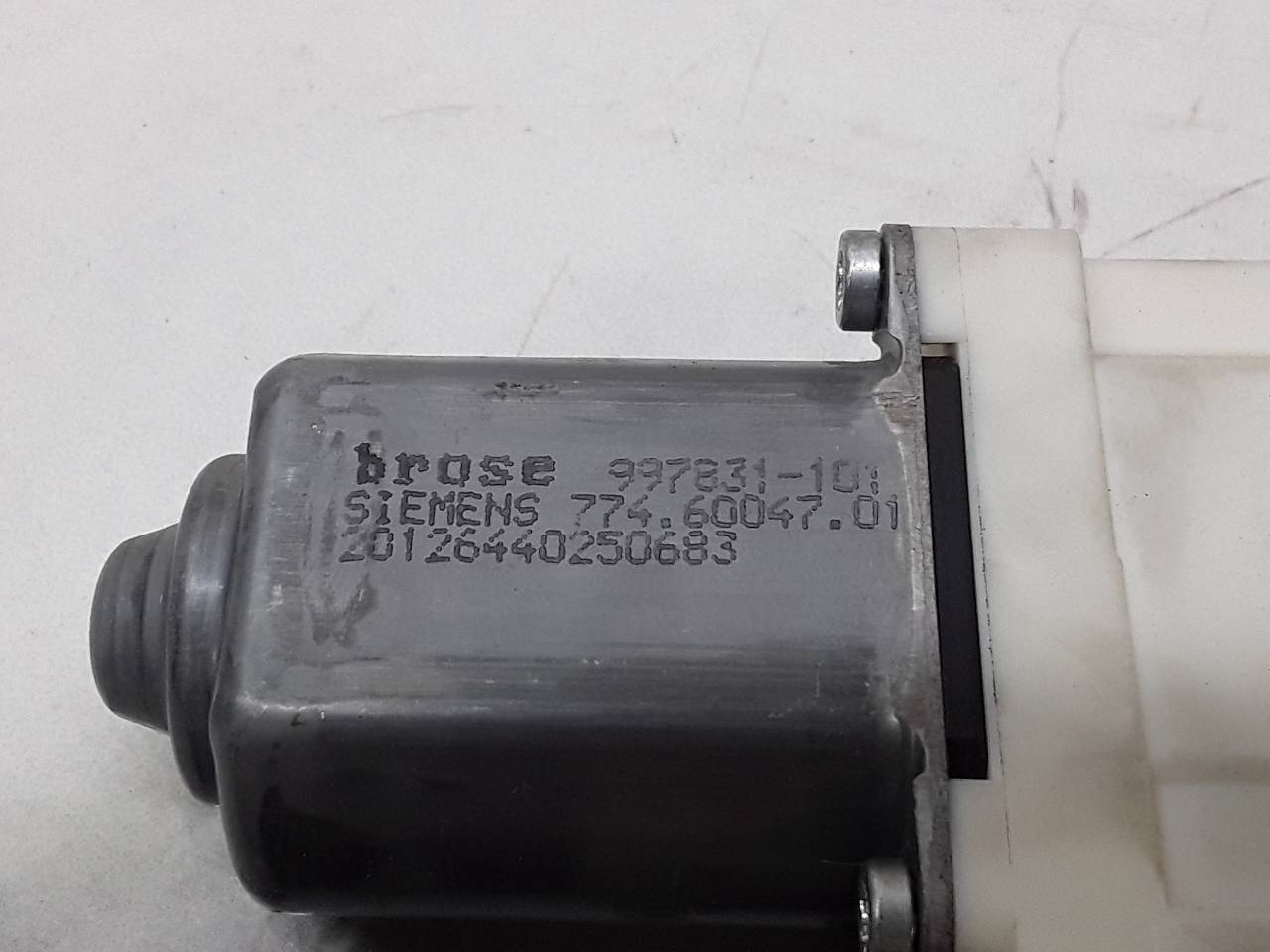 PEUGEOT 307 1 generation (2001-2008) Front Right Door Window Control Motor 7746004701 19147342