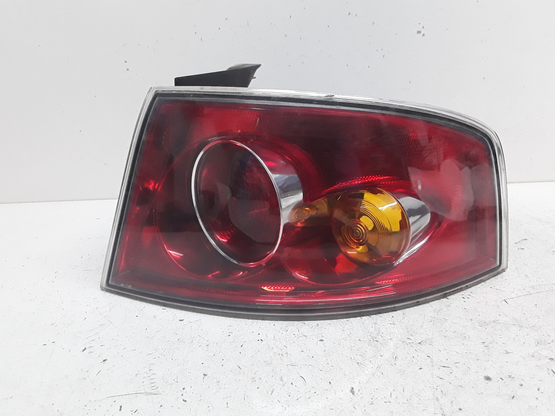 SEAT Leon 1 generation (1999-2005) Rear Right Taillight Lamp 6L6945096A 25625282