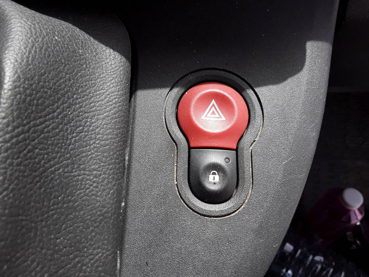 RENAULT Kangoo 2 generation (2007-2021) Hazard button 252105246R 25628531