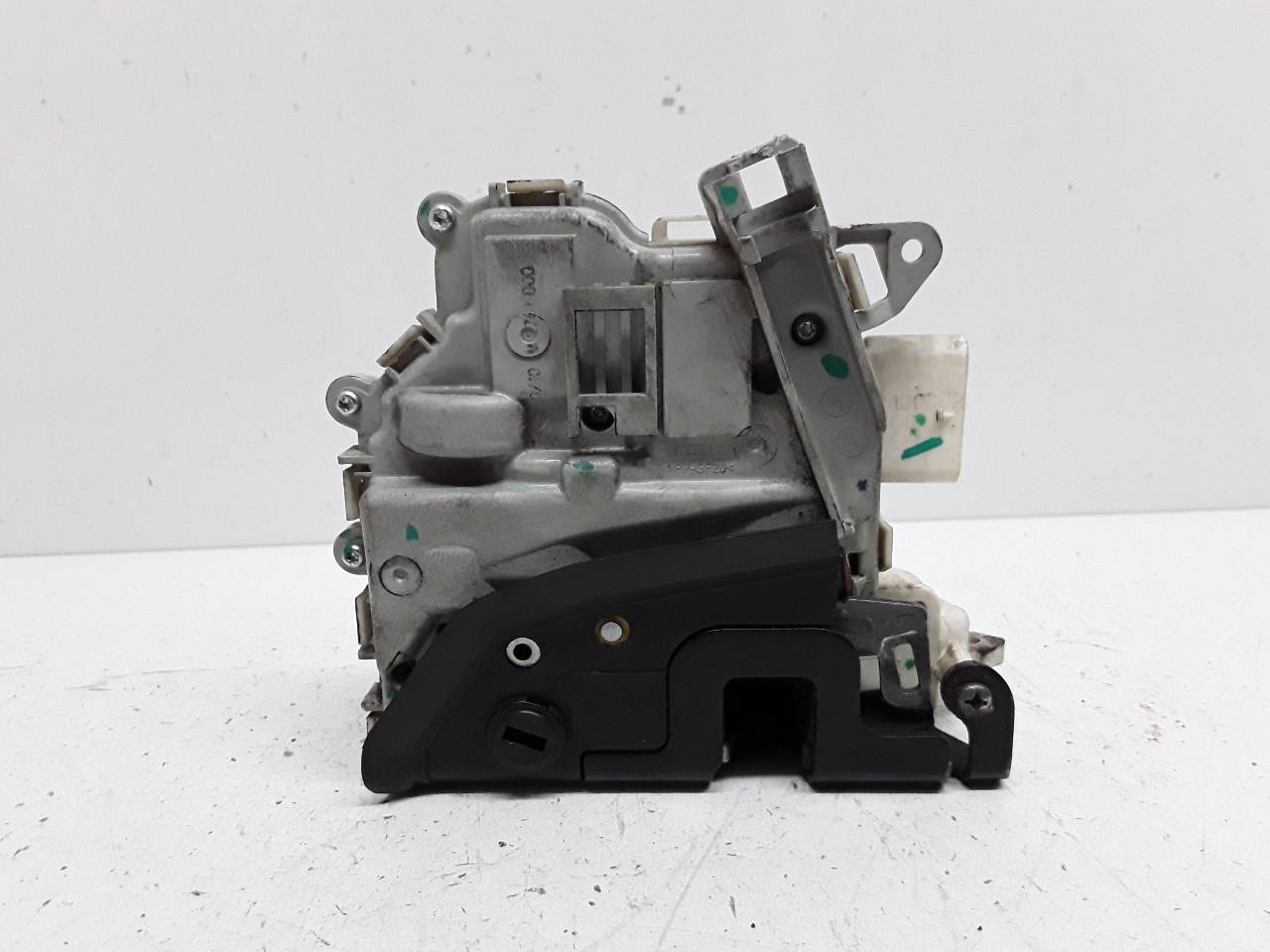 AUDI A6 C6/4F (2004-2011) Замок задней левой двери 8K0839015C 19091447