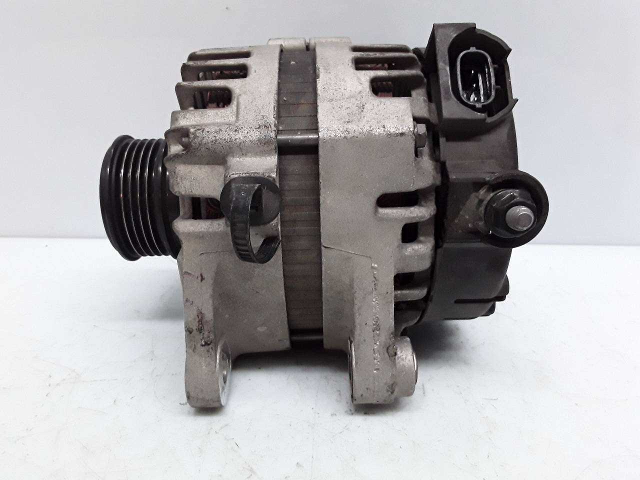 KIA Sportage 3 generation (2010-2015) Alternator 373002A850 18987605