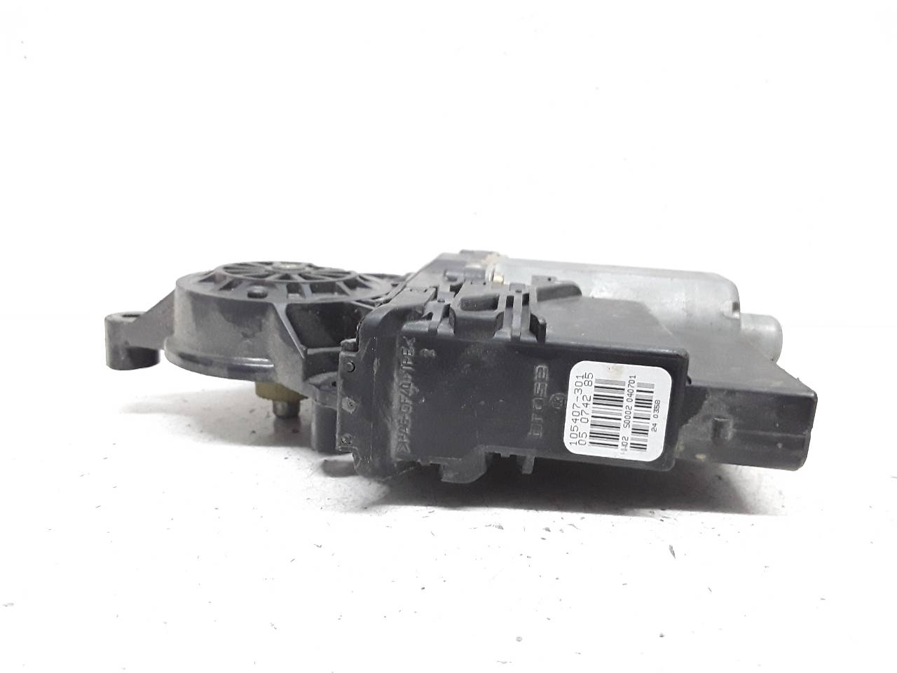 VOLKSWAGEN Passat B5 (1996-2005) Moteur de commande de vitre de porte arrière droite 105407301 25613592