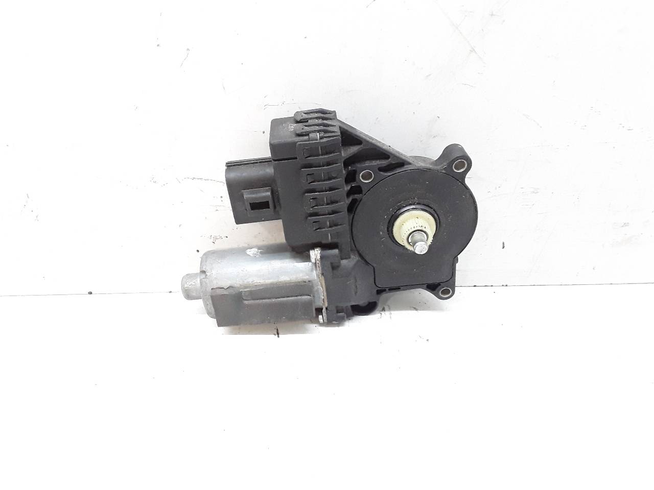 FORD Mondeo 3 generation (2000-2007) Moteur de commande de vitre de porte arrière gauche 0130821773 19152235