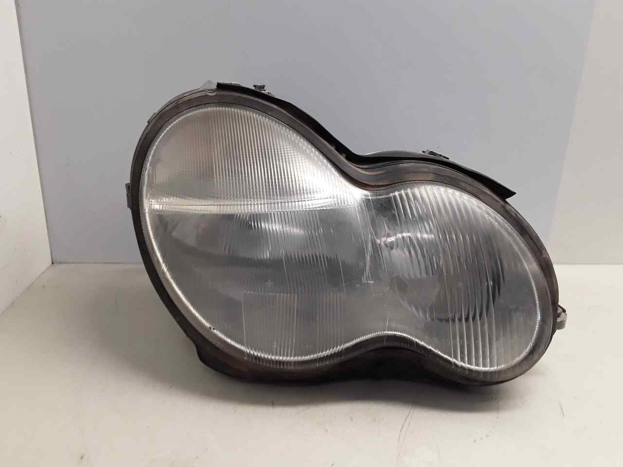 MERCEDES-BENZ C-Class W203/S203/CL203 (2000-2008) Front Right Headlight 0301166202 25628353