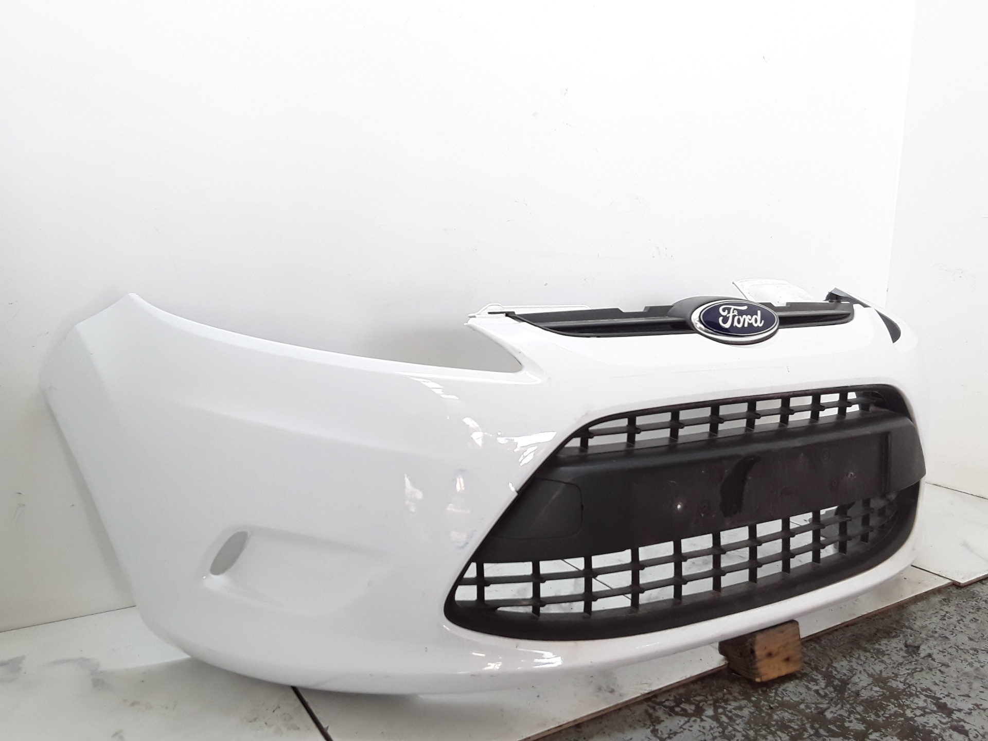 FORD Front Bumper 25613494