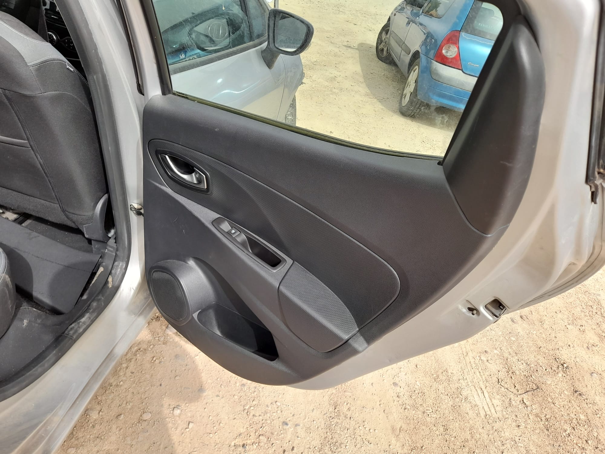 RENAULT Clio 4 generation (2012-2020) Salona gaisa ieplūdes režģis 682609599R 25615481