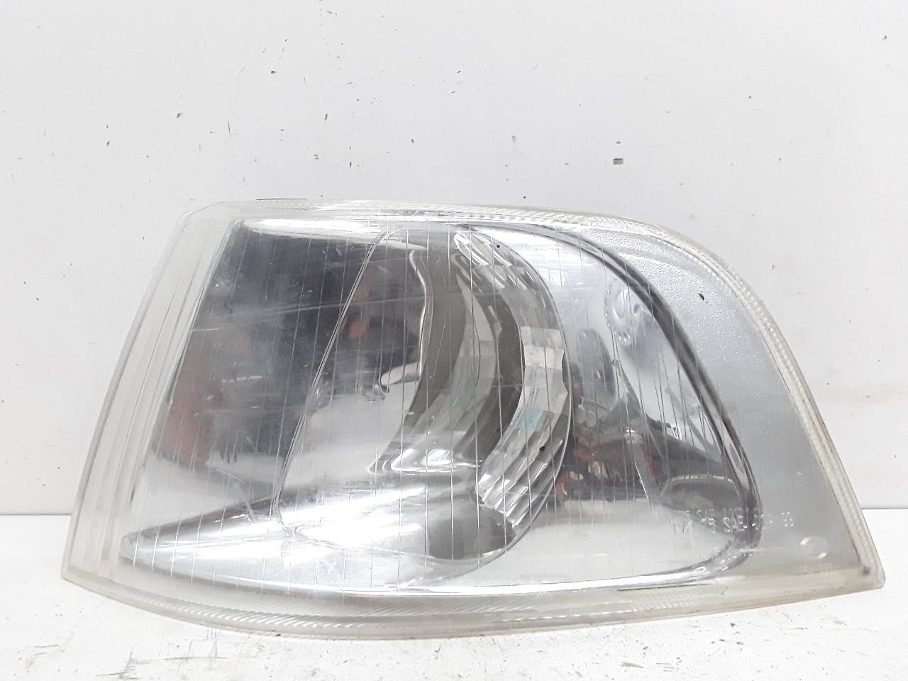 VOLVO V40 1 generation (1996-2004) Clignotant avant gauche 30865562 19039610