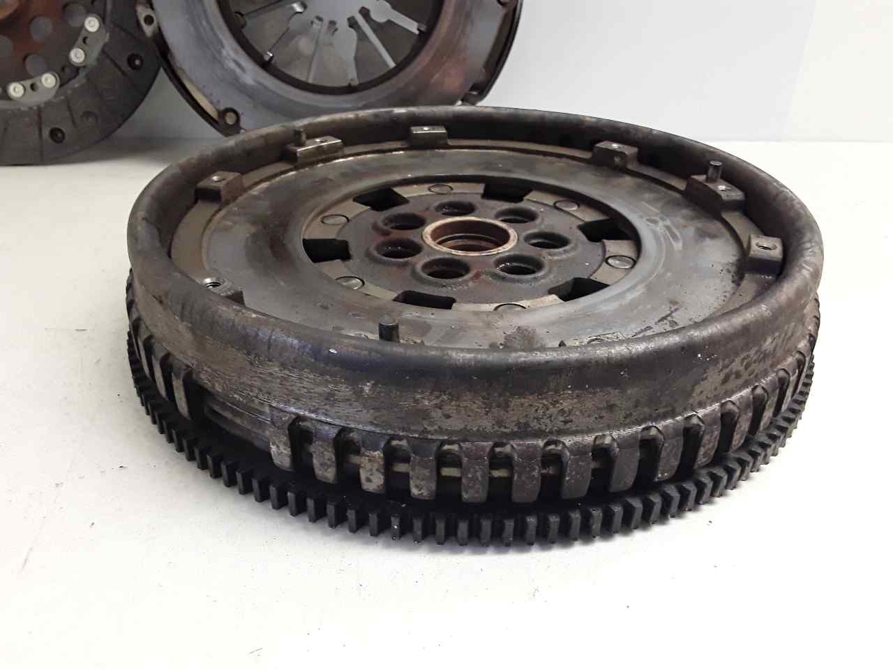 MITSUBISHI Flywheel 8200157750 25627040