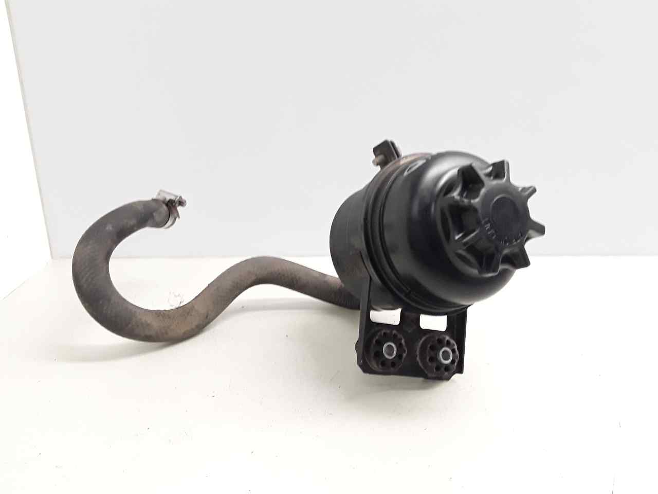 BMW 1 Series E81/E82/E87/E88 (2004-2013) Servostyringspumpetank 1097164 25615425