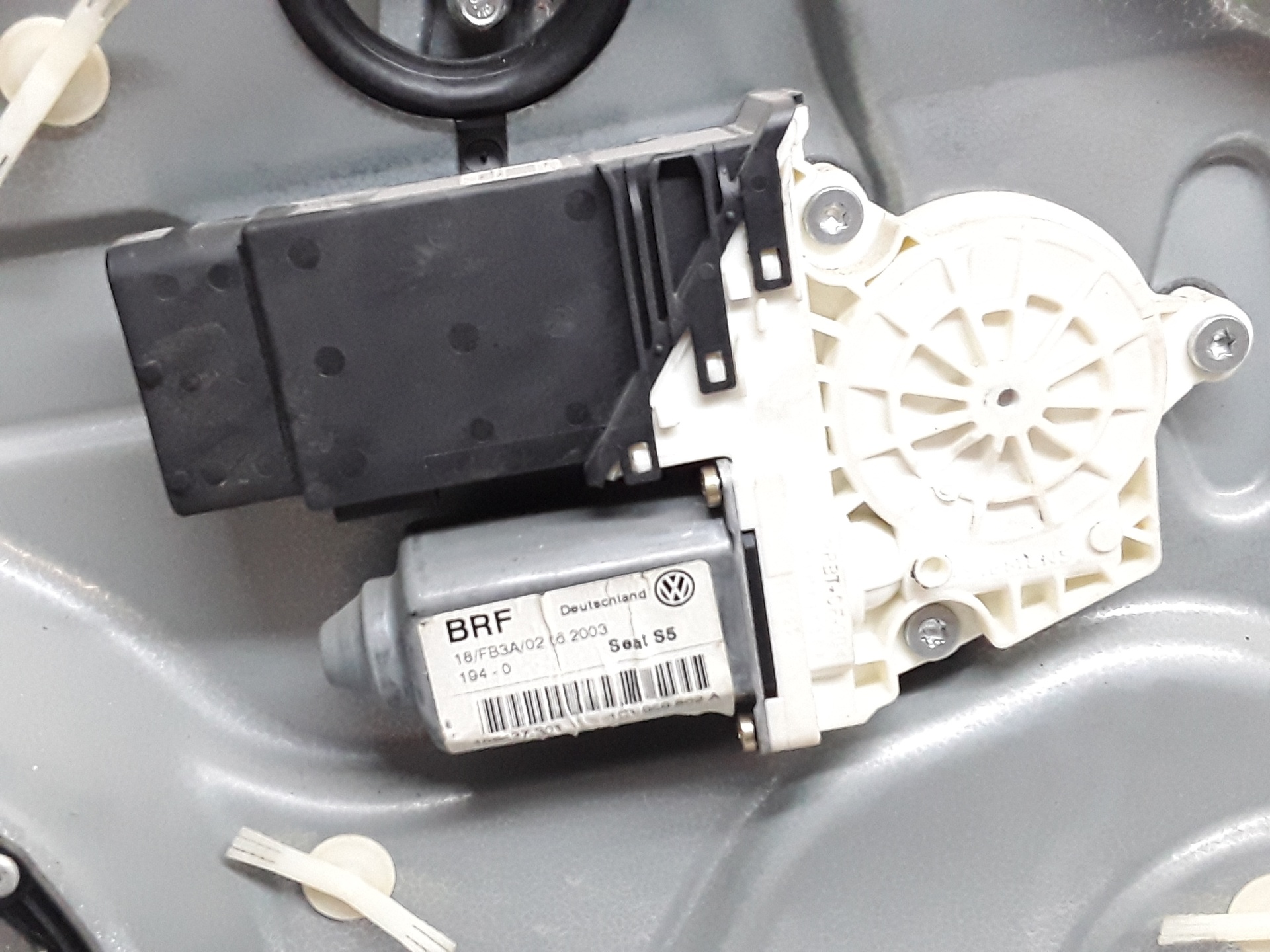 NISSAN Leon 1 generation (1999-2005) Front Right Door Window Control Motor 105527301 19144543