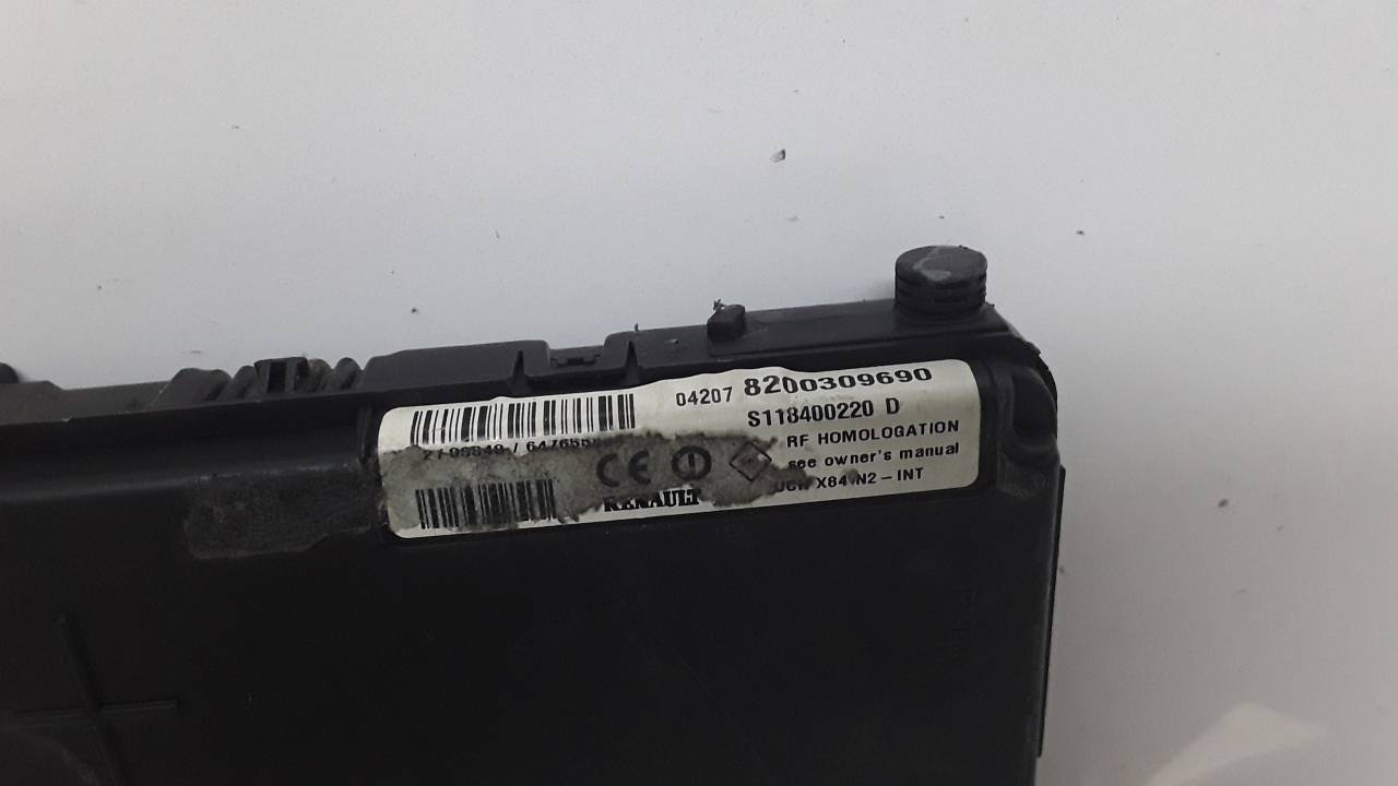 RENAULT Megane 2 generation (2002-2012) Fuse Box 8200309690 19145526