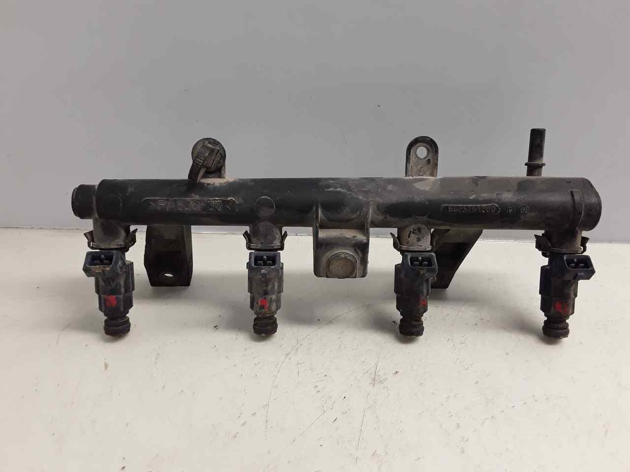 PEUGEOT 206 1 generation (1998-2009) Fuel Rail 9625194080 23080852