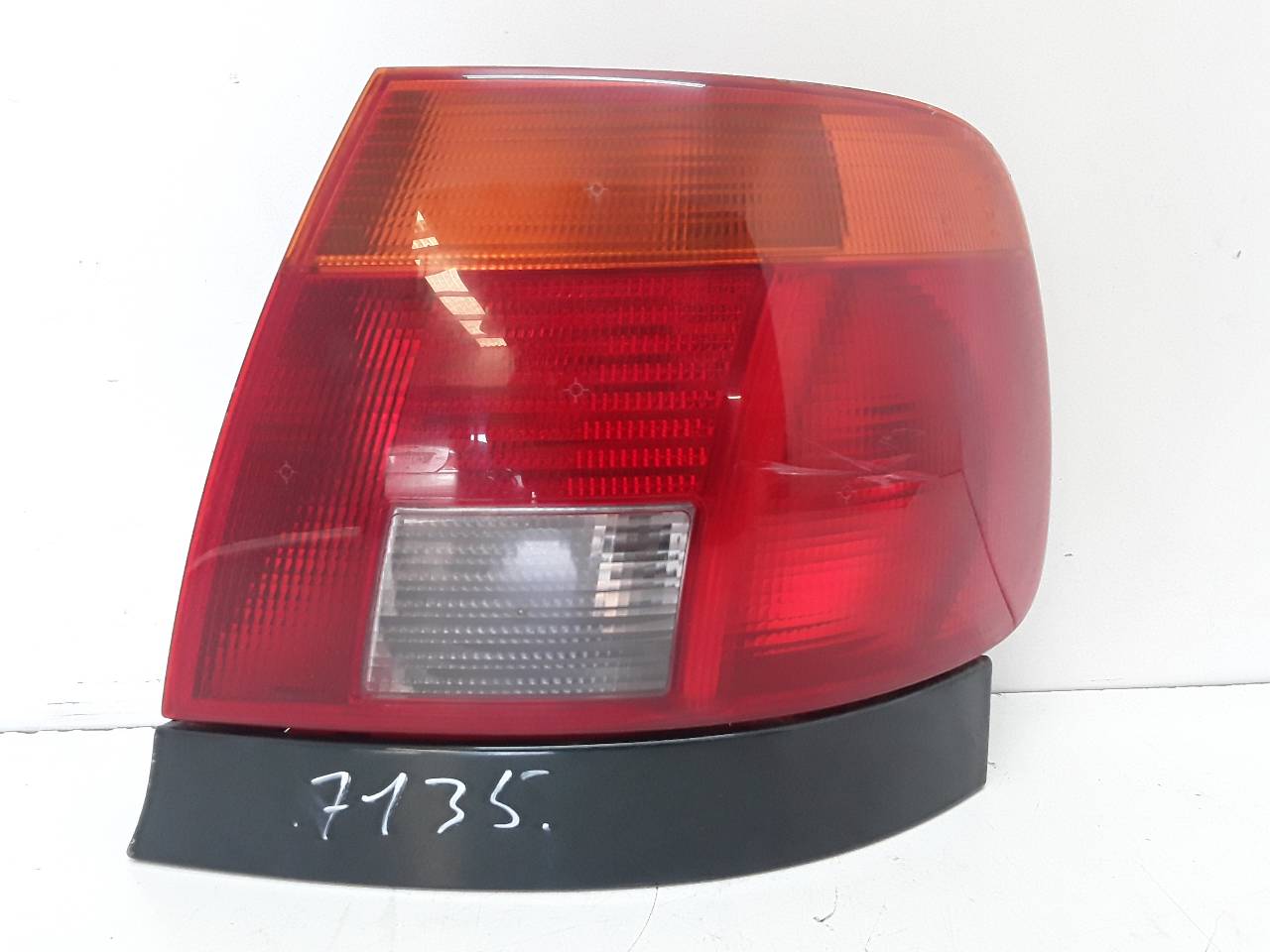 HONDA A4 B5/8D (1994-2001) Rear Right Taillight Lamp 8D0945096 19076197