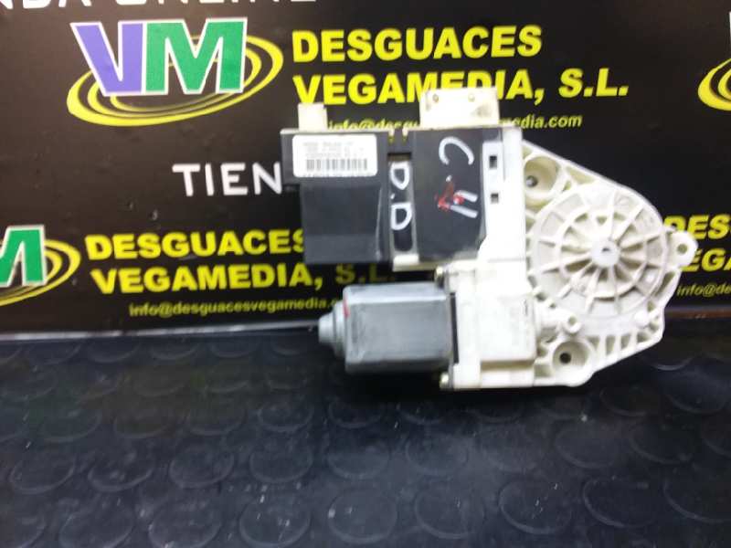 CITROËN C4 1 generation (2004-2011) Moteur de commande de vitre de porte avant droite 996388102 18914396