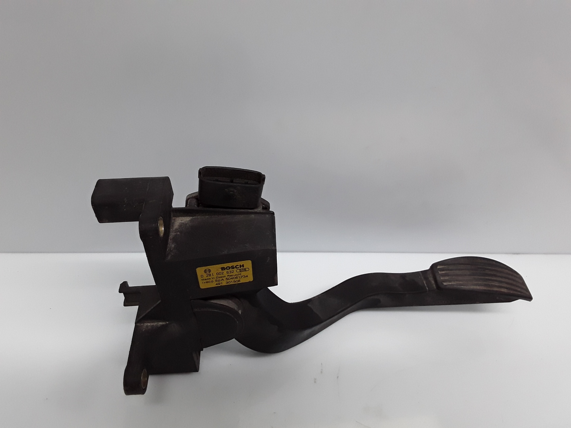 IVECO Daily 3 generation (1999-2006) Throttle Pedal 0281002632 25593278