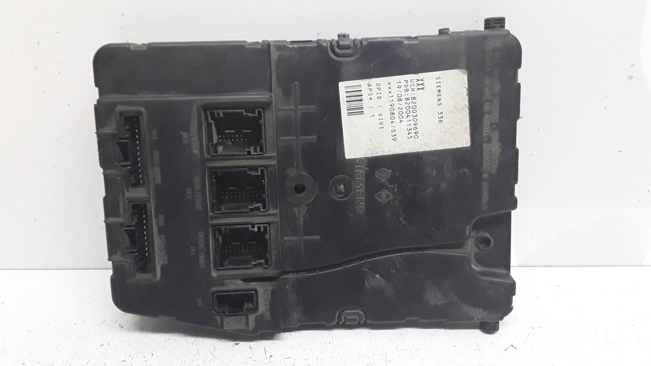 RENAULT Megane 2 generation (2002-2012) Fuse Box 8200309690 19145526